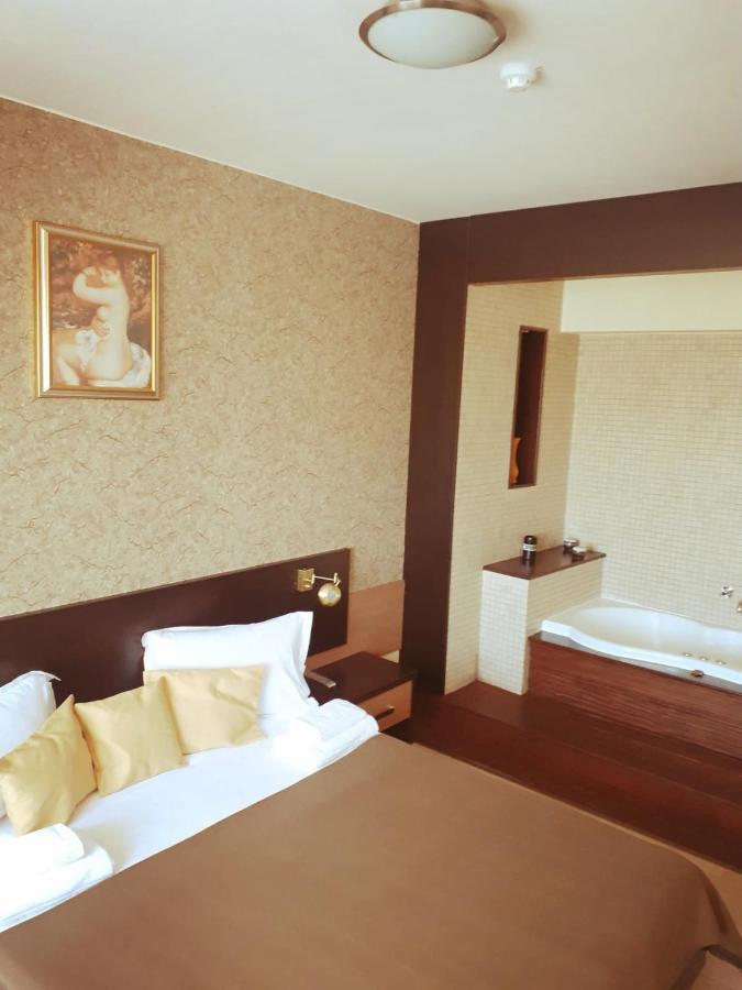 Hotel Nord Ploieşti Extérieur photo